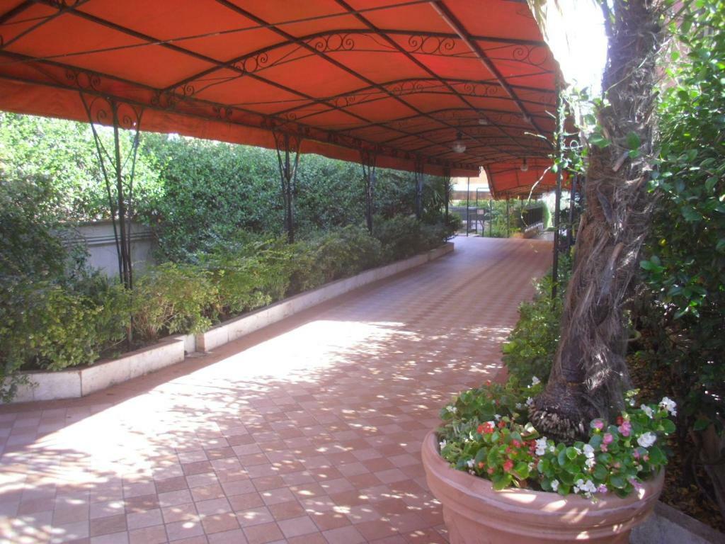 Lovely Little Apartment In Via Aurelia Roma Exterior foto